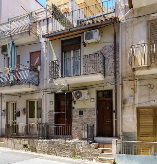 casa indipendente in vendita a Giardini-Naxos