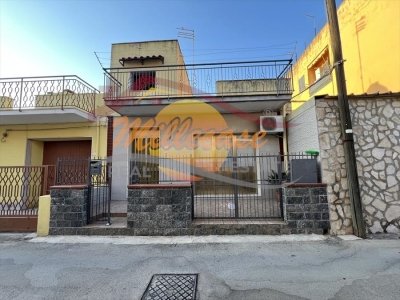 casa indipendente in vendita a Giardini-Naxos