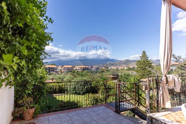 casa indipendente in vendita a Giardini-Naxos