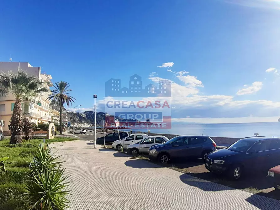 locale commerciale in vendita a Giardini-Naxos