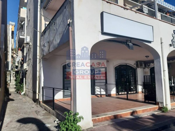 locale commerciale in vendita a Giardini-Naxos
