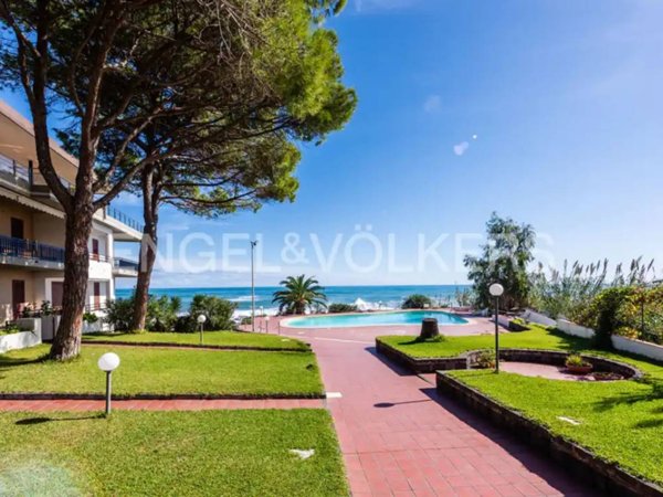 appartamento in vendita a Giardini-Naxos