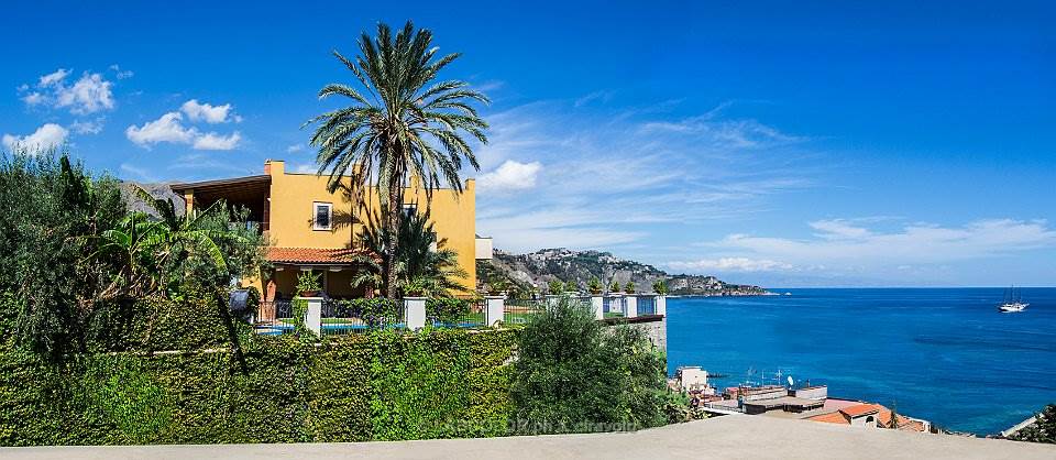 casa indipendente in vendita a Giardini-Naxos