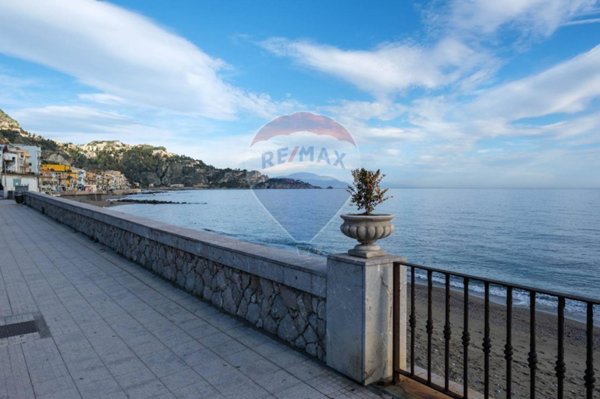 casa indipendente in vendita a Giardini-Naxos