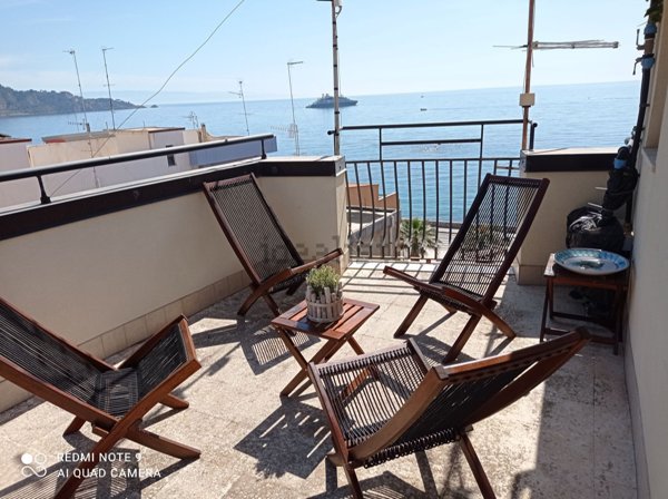 casa indipendente in vendita a Giardini-Naxos