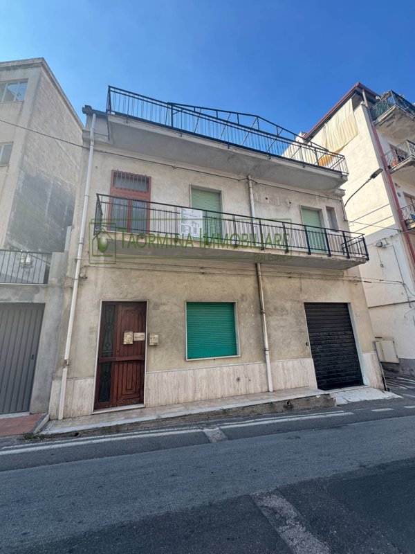 casa indipendente in vendita a Giardini-Naxos