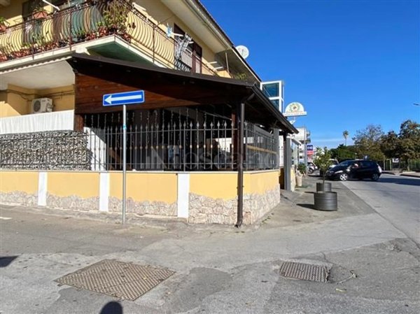 locale commerciale in vendita a Giardini-Naxos