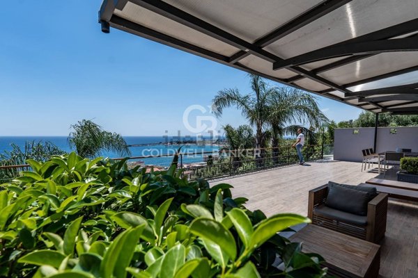 casa indipendente in vendita a Giardini-Naxos