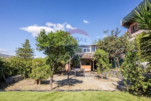 casa indipendente in vendita a Giardini-Naxos