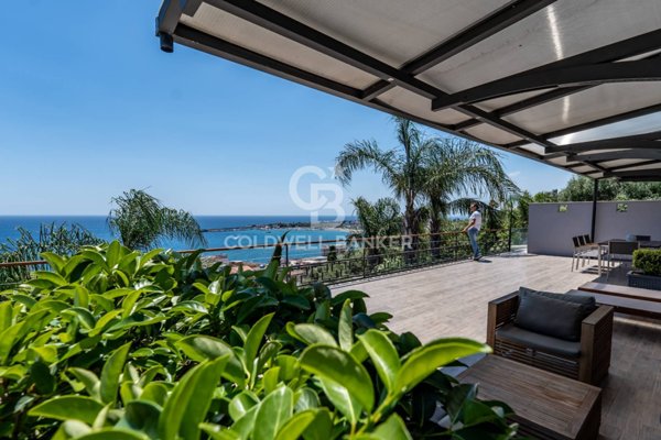 casa indipendente in vendita a Giardini-Naxos