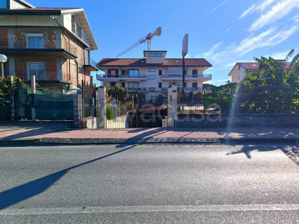 negozio in vendita a Giardini-Naxos