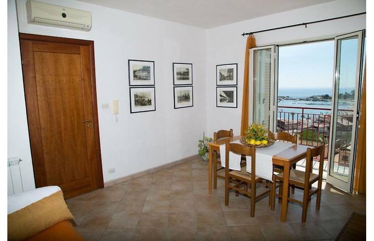 casa indipendente in vendita a Giardini-Naxos