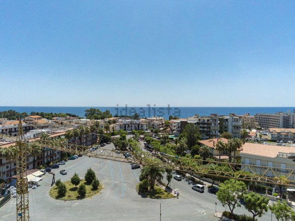 locale commerciale in vendita a Giardini-Naxos