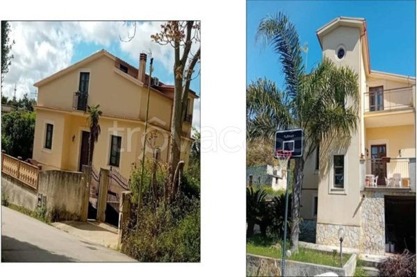 casa indipendente in vendita a Giardini-Naxos