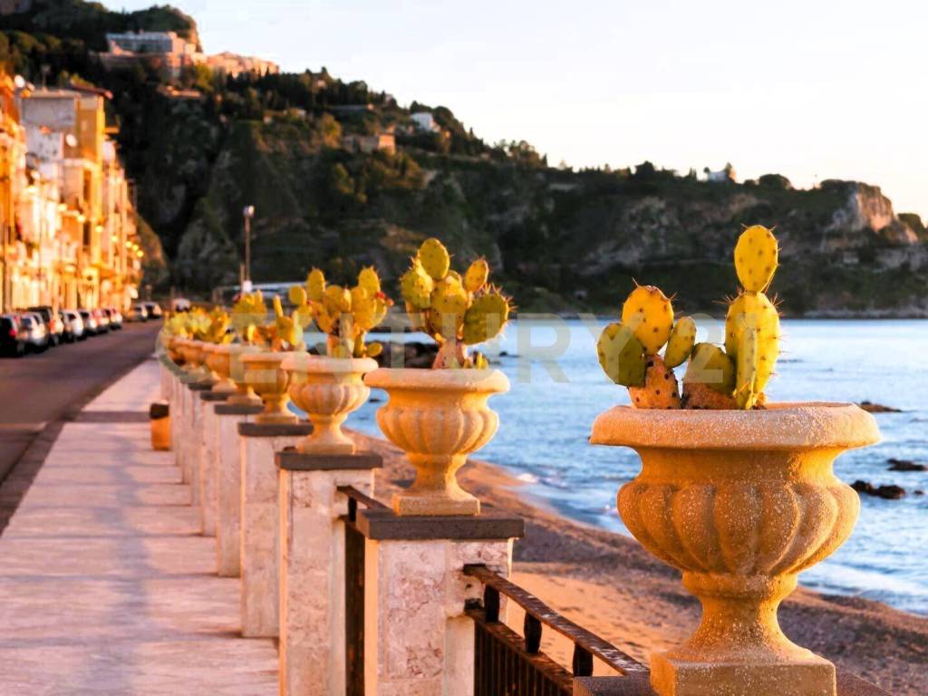 appartamento in vendita a Giardini-Naxos