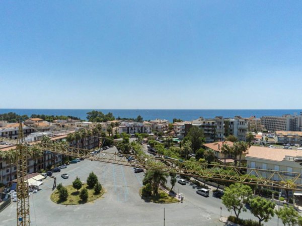 locale commerciale in vendita a Giardini-Naxos