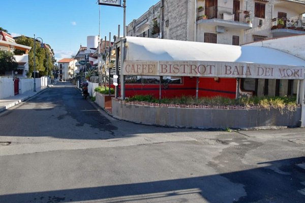 locale commerciale in vendita a Giardini-Naxos