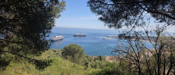 negozio in vendita a Giardini-Naxos
