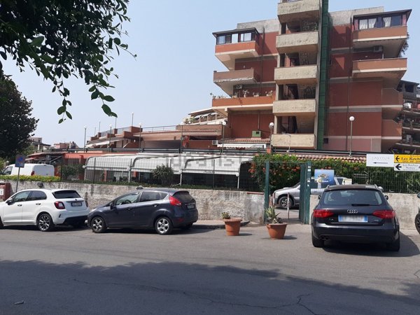 locale commerciale in vendita a Giardini-Naxos