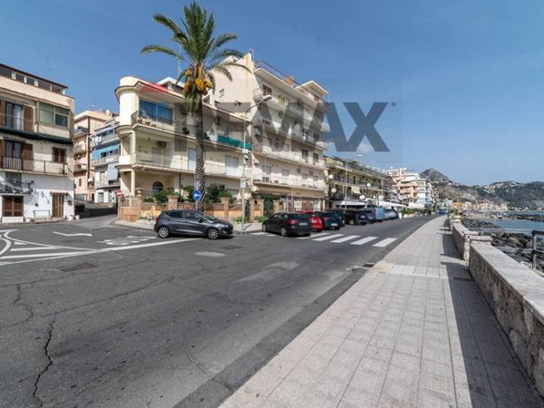 negozio in vendita a Giardini-Naxos