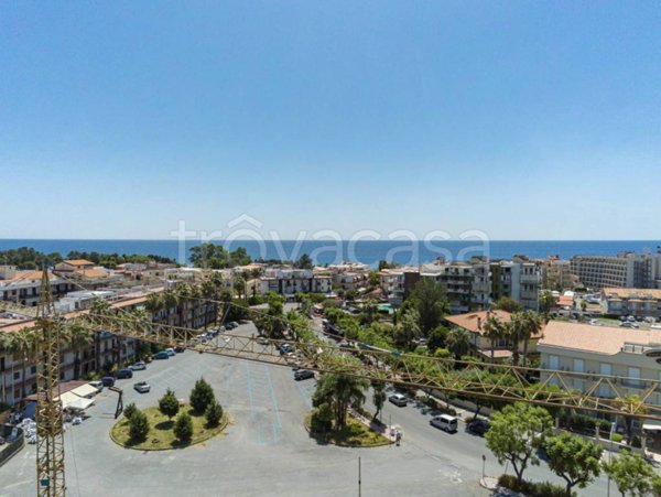 locale commerciale in vendita a Giardini-Naxos