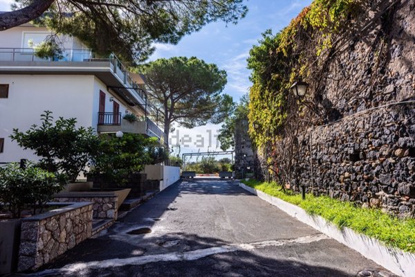 appartamento in vendita a Giardini-Naxos