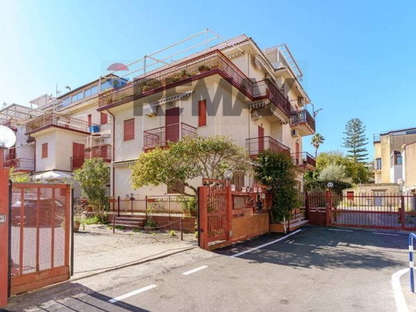 appartamento in vendita a Giardini-Naxos