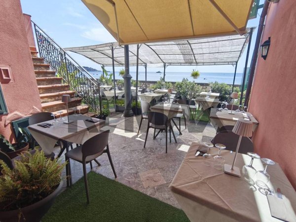 negozio in vendita a Giardini-Naxos