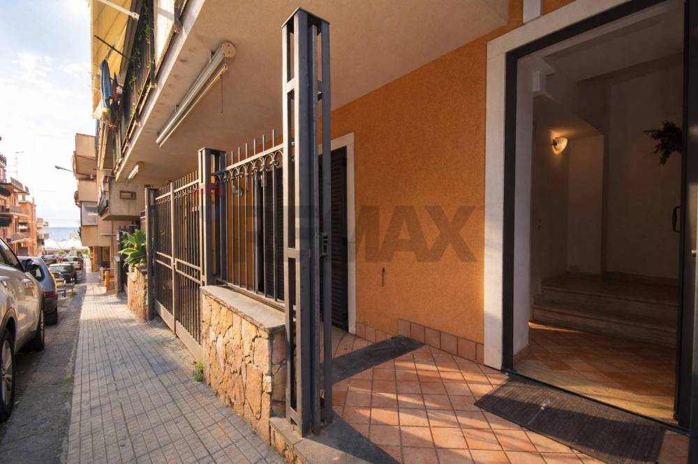 appartamento in vendita a Giardini-Naxos