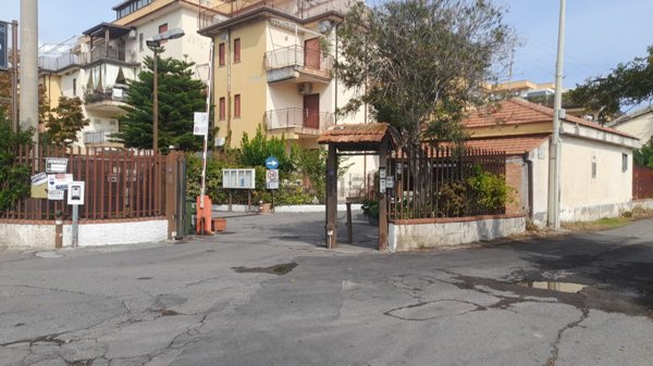 box auto in vendita a Giardini-Naxos