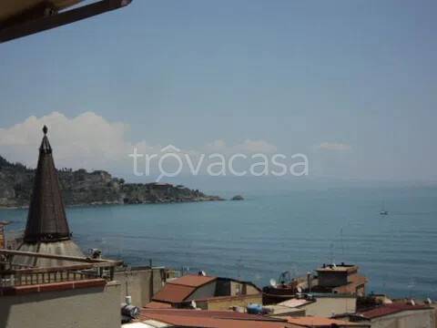 box auto in vendita a Giardini-Naxos