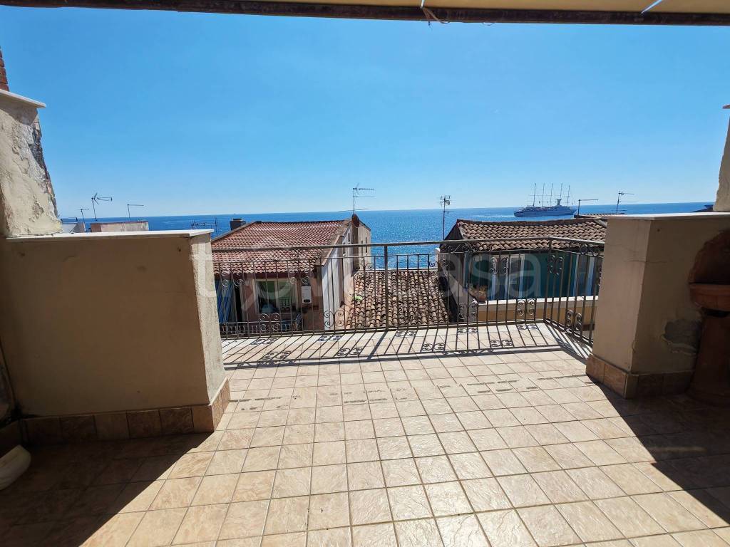 appartamento in vendita a Giardini-Naxos