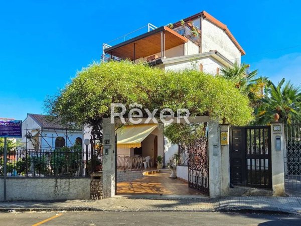 casa indipendente in vendita a Giardini-Naxos