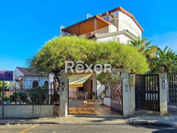 casa indipendente in vendita a Giardini-Naxos