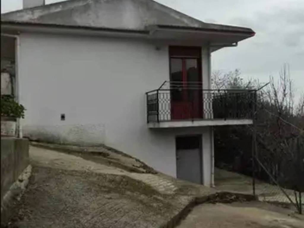 casa indipendente in vendita a Gioiosa Marea in zona Maddalena