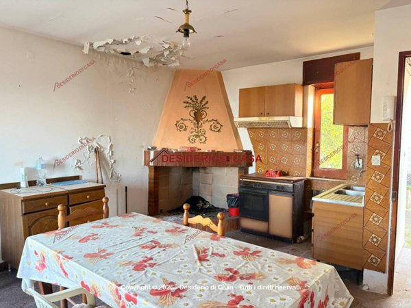 casa indipendente in vendita a Gioiosa Marea in zona Landro