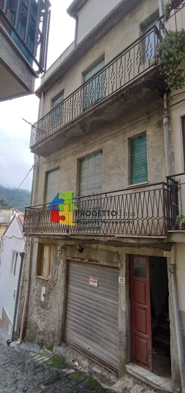 quadrivano in vendita a Graniti