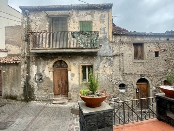casa indipendente in vendita a Graniti