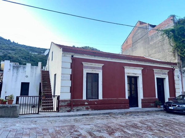 casa indipendente in vendita a Gualtieri Sicaminò