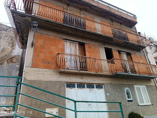 casa indipendente in vendita a Gualtieri Sicaminò