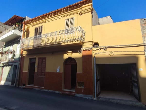 casa indipendente in vendita a Gualtieri Sicaminò
