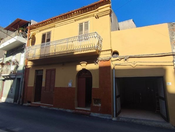 casa indipendente in vendita a Gualtieri Sicaminò