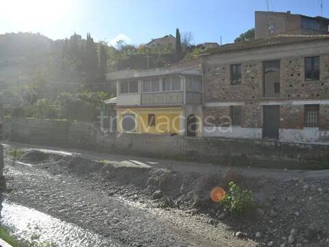 casa indipendente in vendita a Gualtieri Sicaminò
