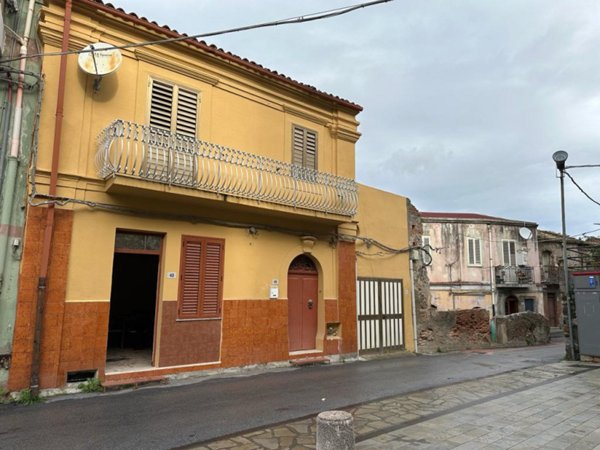 casa indipendente in vendita a Gualtieri Sicaminò