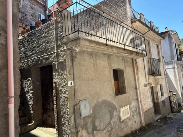 casa indipendente in vendita a Gualtieri Sicaminò
