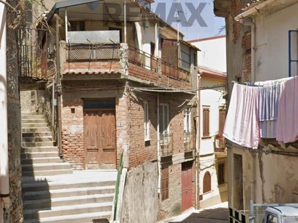 casa indipendente in vendita a Gualtieri Sicaminò