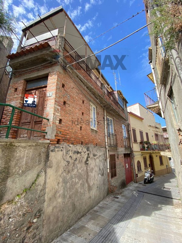 casa semindipendente in vendita a Gualtieri Sicaminò
