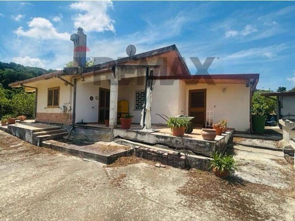 casa indipendente in vendita a Gualtieri Sicaminò