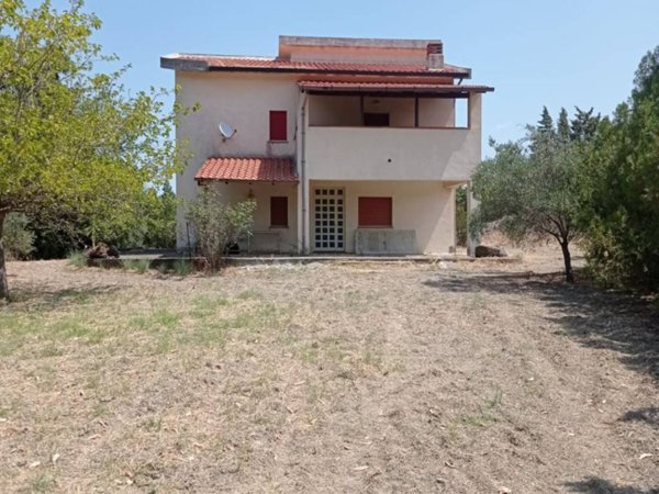 casa indipendente in vendita a Gualtieri Sicaminò