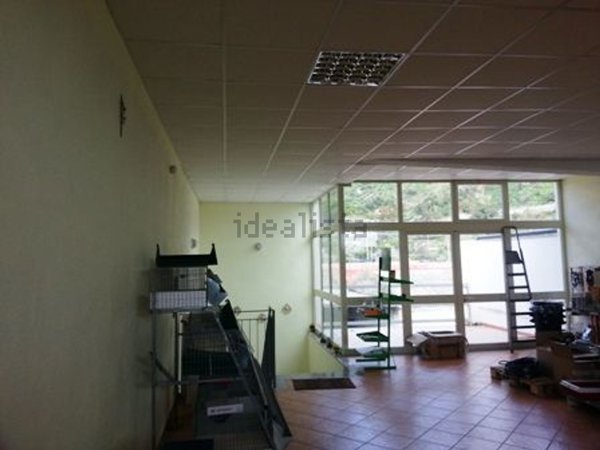 locale commerciale in vendita ad Itala